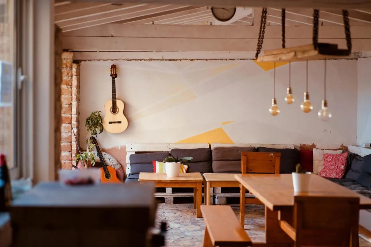 Backpackers Home contacts
